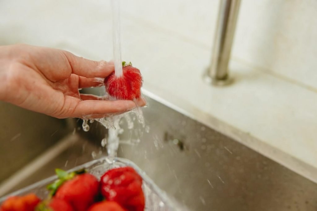 How To Clean Strawberries: The Complete Guide - How To Clean