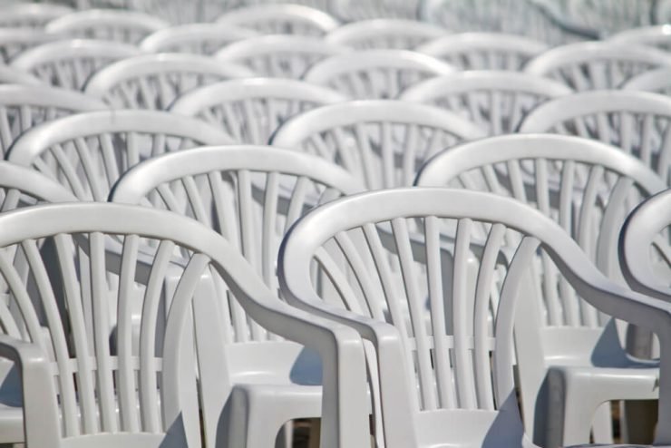 5 Easy Steps to Clean and Brighten Your White Plastic Chairs