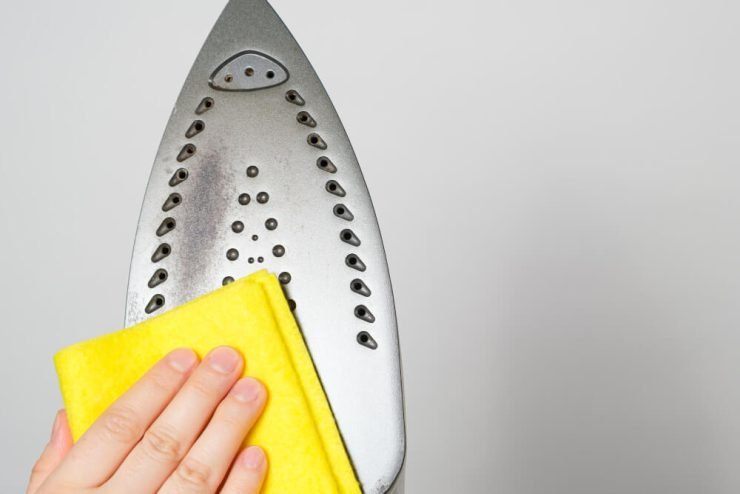 The Ultimate Guide on How to Clean Your Iron